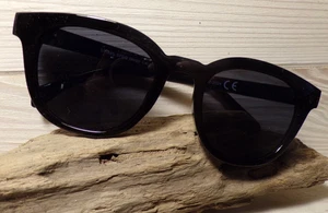 LUNETTES DE SOLEIL - PROTECTION UV 100% - FILTRE CAT. 3 - PLAGE & VACANCES - Photo 1/7