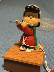 2011 Hallmark Peanuts Wireless Band LUCY w/FLUTE Christmas Musical NWT working - Picture 1 of 4