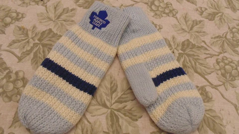 Toronto Maple Leafs NHL Gloves Mens  New NWT Cover