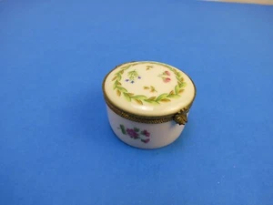 LIMOGES CASTEL FRANKREICH PORZELLAN SCHMUCKSTÜCK ODER PILLENDOSE EMPIRE STIL RUND - Bild 1 von 8