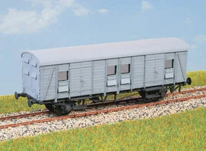 Parkside PC39 OO Gauge SR CCT Parcels Van Kit - Picture 1 of 2