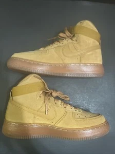 Sz 5Y - NIKE AIR FORCE 1 HIGH LV8 3 (GS) ‘WHEAT’ WMNS 6.5 NEW - Picture 1 of 12