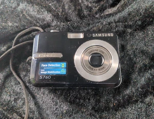 Samsung S760 7.2MP Digital Camera - Picture 1 of 7