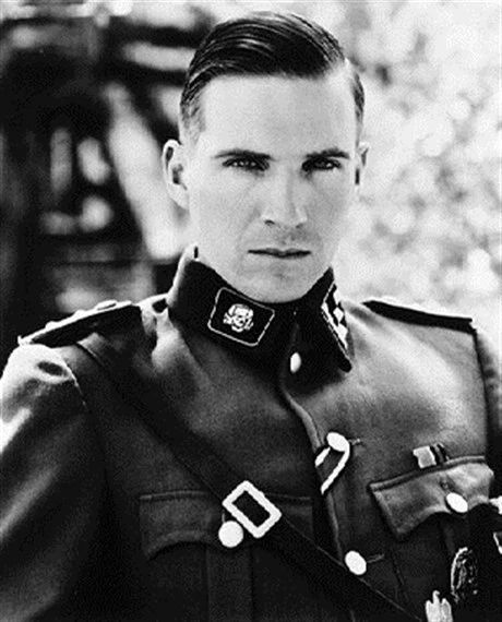 MARKENLOS Ralph Fiennes Wie Amon Goeth Von Sc Plakat Druck 61x50.8cm