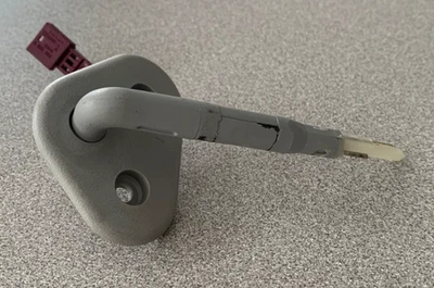 99-05 BMW E46 3 SERIES FRONT LEFT SUN VISOR HOLDER 6-905-983 USED OEM - Image 1 of 4