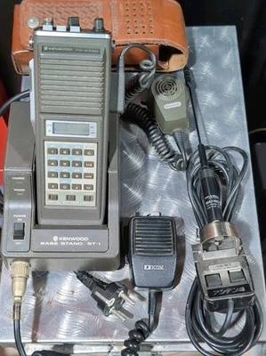KENWOOD TR-2400 2m Handfunkgerät Diamond MA1100B Antenne Ledertasche Base Stand - Bild 1 von 4
