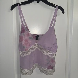 Neu mit Etikett Wild Fable kurz geschnittenes transparentes Damen-Tanktop mit Spitzenbesatz Blumenmuster fliederrosa XS - Bild 1 von 6