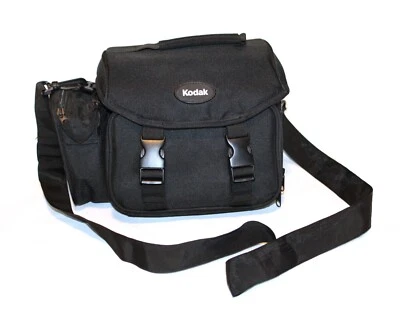 Estuche de viaje Kodak negro de nailon para cámara con correa para el hombro Foto 1 de 4