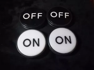 COPPIA DI ON/OFF PUCK CRAPS USATI IN UN CASINÒ SPEDIZIONE GRATUITA - Foto 1 di 2