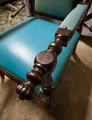 Antigua silla victoriana de madera tallada - diseño ornamentado, tapicería azul Foto 1 de 4