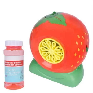 Soplador de burbujas de fresa Play Day, solución de burbujas perfumada de 4 oz, niños de 3+ años - Imagen 1 de 5