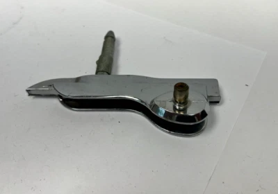 1957-1958 Chrysler Desoto Dodge Savoy Plymouth поворот левого вентиляционного крыла 1777403 новый из старых запасов - Изображение 1 из 3