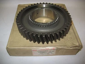 New OEM 1991-2004 Isuzu MT 111 112 Manual Transmission Mainshaft 2nd Second Gear - Picture 1 of 4