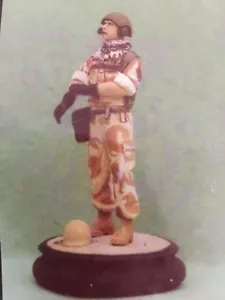 Estatuilla de resina de camuflaje del desierto de infantería del ejército británico moderno Verbiest 54 mm - Imagen 1 de 2