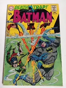 Batman #207 Comic - 1968 - Gut++ - Todesfalle - Bild 1 von 8