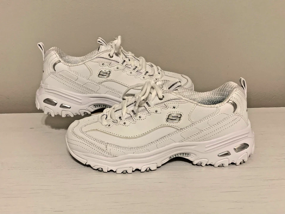 Skechers D’Lites 宽版空气凉爽记忆泡沫女式 7.5 码 — 第 1/4 张图片