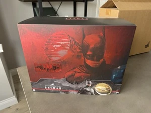 Hot Toys The Batman & Bat-Signal Deluxe Figure 1/6 MMS641 - Robert Pattinson - Picture 1 of 24