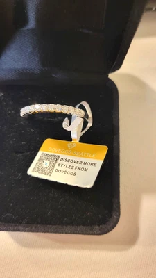 Banda de media eternidad diamante moissanita ss .46 quilates talla 10 usada una vez. Con etiqueta Foto 1 de 4