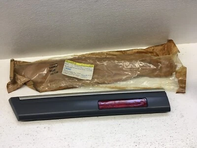 GM NOS Gris Oscuro Guardabarros Trasero LH Moldura 1986 Chrysler New Yorker Dodge 6000 Foto 1 de 4