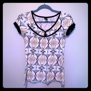 Women's Oriental Floral Patterned Tee - Picture 1 of 7
