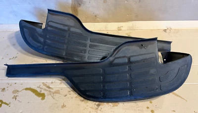 Комплект чехлов для левого и правого заднего бампера GMC SUBURBAN TAHOE 2000-06 годов выпуска - Изображение 1 из 4