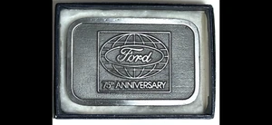 Fibbia Cintura Peltro Logo FORD MOTOR 75° Anniversario Auto Pubblicità Vintage - Foto 1 di 5