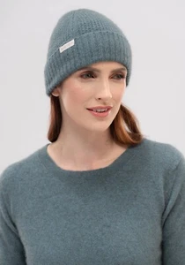 MERINOMINK Possum, Silk, Merino Wool Feather Green Finley Beanie New Zealand NWT - Picture 1 of 8