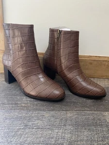 Madewell - The Mira Side-Seam Ankle Boot in Croc Embossed Leather - Picture 1 of 9