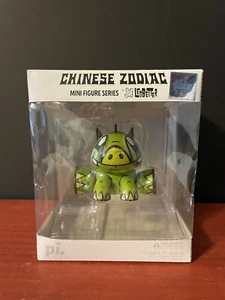 Joe Ledbetter Chinese Zodiac Green Pig Mini Vinyl Figur Pi. - Bild 1 von 10