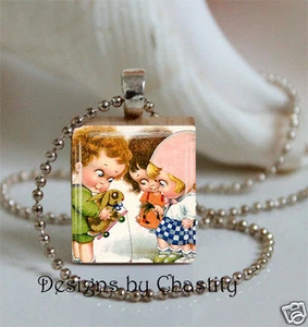 Große Augen Kind Ostern Halskette Hase Scrabble Anhänger Vintage Altered Art Charm - Bild 1 von 1