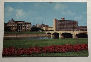 Cartolina Ymca Building and City Library Des Moines, Iowa (G1) - Foto 1 di 2