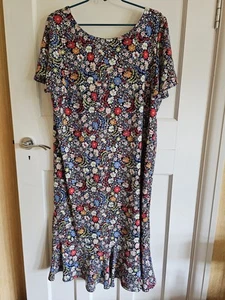 Next Floral Print Dress - Very Flattering Stretchy Material Size 16T - Picture 1 of 4
