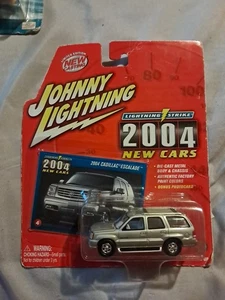 Johnny Lightning 2004 Cadillac Escalade Lightning Strike 1:64 Diecast - Bild 1 von 6