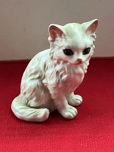 VTG PORCELAIN 3.5” TALL WHITE PERSIAN CAT FIGURE IN SITTING POSITION #1513 EUC - Picture 1 of 13