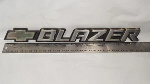 Chevy OEM 1995-2005 Blazer Chrome 12" Tailgate Emblem Badge Logo Name 15672283 - Bild 1 von 3