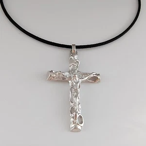 Collana con Ciondolo Crocifisso in Argento 925 Croce e Cordino in Cotone Nero - Foto 1 di 8