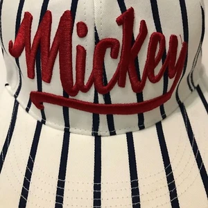 Gorra de béisbol Mickey Disney Parks rayas blancas azules gorra talla única elástica - Imagen 1 de 6
