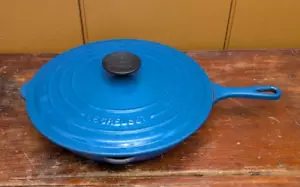 Le Creuset France Cast Iron Enamel #26 Dbl Spout Frying Pan Skillet Blue w/ LID - Picture 1 of 18