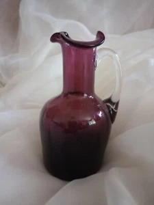 Vintage mundgeblasen Kunstglas Amethyst lila Krug angewendet klarer Griff 4,5" - Bild 1 von 5