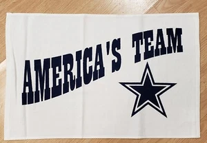TOALLA DE RALLY DALLAS COWBOYS "AMERICA'S TEAM" CON LICENCIA OFICIAL TOTALMENTE NUEVA - Imagen 1 de 2