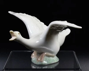 Lovely Lladro Figure ~ Flying Duck ~ 1264 - Picture 1 of 4