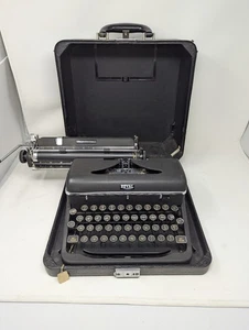 Vintage Royal Aristocrat Manual Black Typewriter for Parts/Repair AS IS - Picture 1 of 4