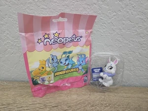 Neopets CYBUNNY Minifigure (Opened) + Virtual Prize Code (Unused) - Picture 1 of 5