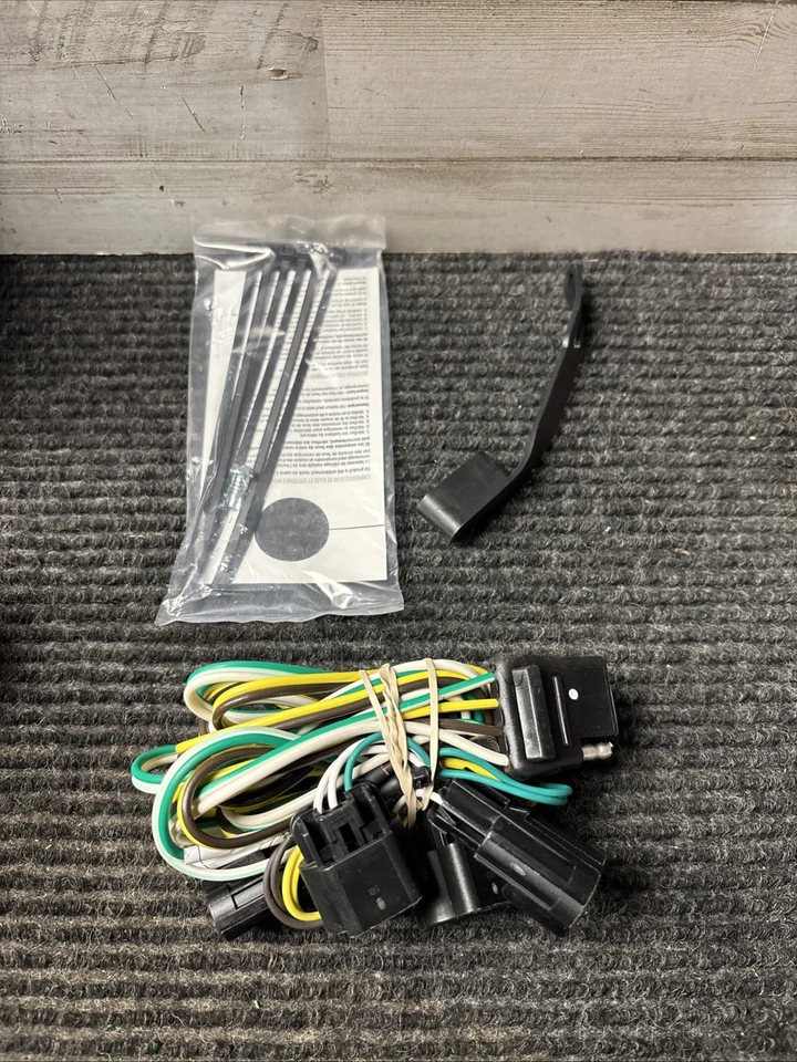 Arnés de cableado personalizado Curt 56027 para Buick Enclave/Chevrolet Malibu Foto 1 de 4