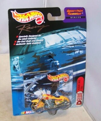 1:64 1999 HOT WHEELS ГОНОЧНЫЙ NASCAR СКУТЕР SCORCHIN #4 KODAK MAX BOBBY HAMILTON - Изображение 1 из 2