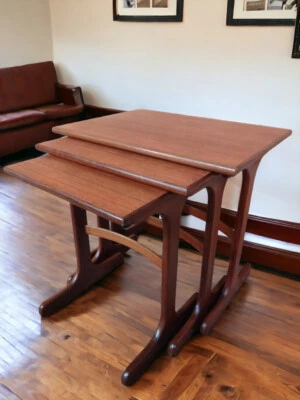 Tables Gigognes en Teck par Victor Wilkins pour G-Plan, 1960s, Set de 3 - Photo 1/4