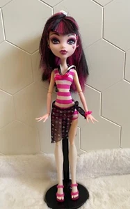 Muñeca Dráculaura Monster High - Skull Shores. - Imagen 1 de 8