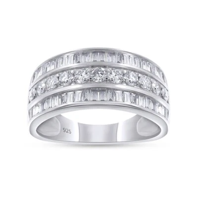 Anillo de banda de 3 filas de diamantes cultivados en laboratorio de 1 quilate para hombre enchapado en oro blanco de 14 K en plata Foto 1 de 4