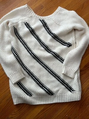 Suéter grueso Guess Los Angeles crema y negro a rayas espalda baja talla mediana Foto 1 de 4