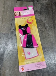 Barbie Sun & Sea Hot Pink Black Two Piece Beach Top Skirt Towel Sunglasses 2000 - Picture 1 of 6